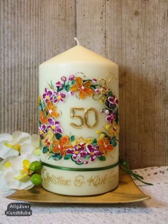 Hochzeitskerze Margarete mit Blütenkranz