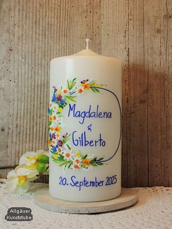 Hochzeitskerze Maxime mit Blütenkranz